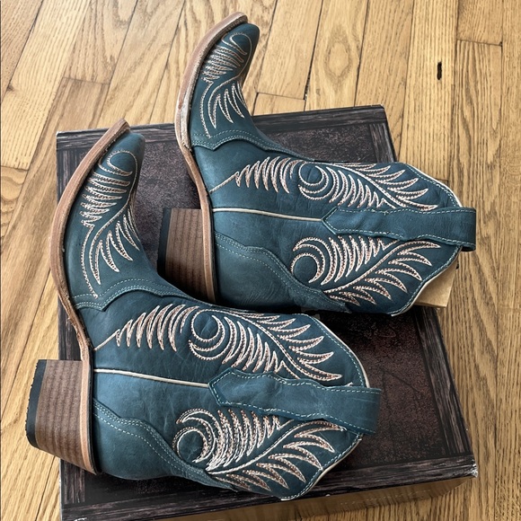 Circle G Blue Ankle Boots with Tan Stitching - Picture 7 of 7